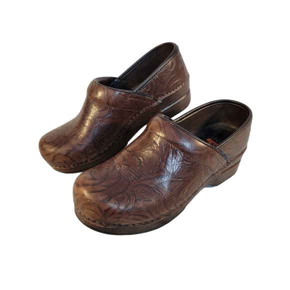 Dansko XP Floral Paisley Tooled Brown Leather Clog Closed Toe Open Heel Shoe 37 - Picture 2 of 16